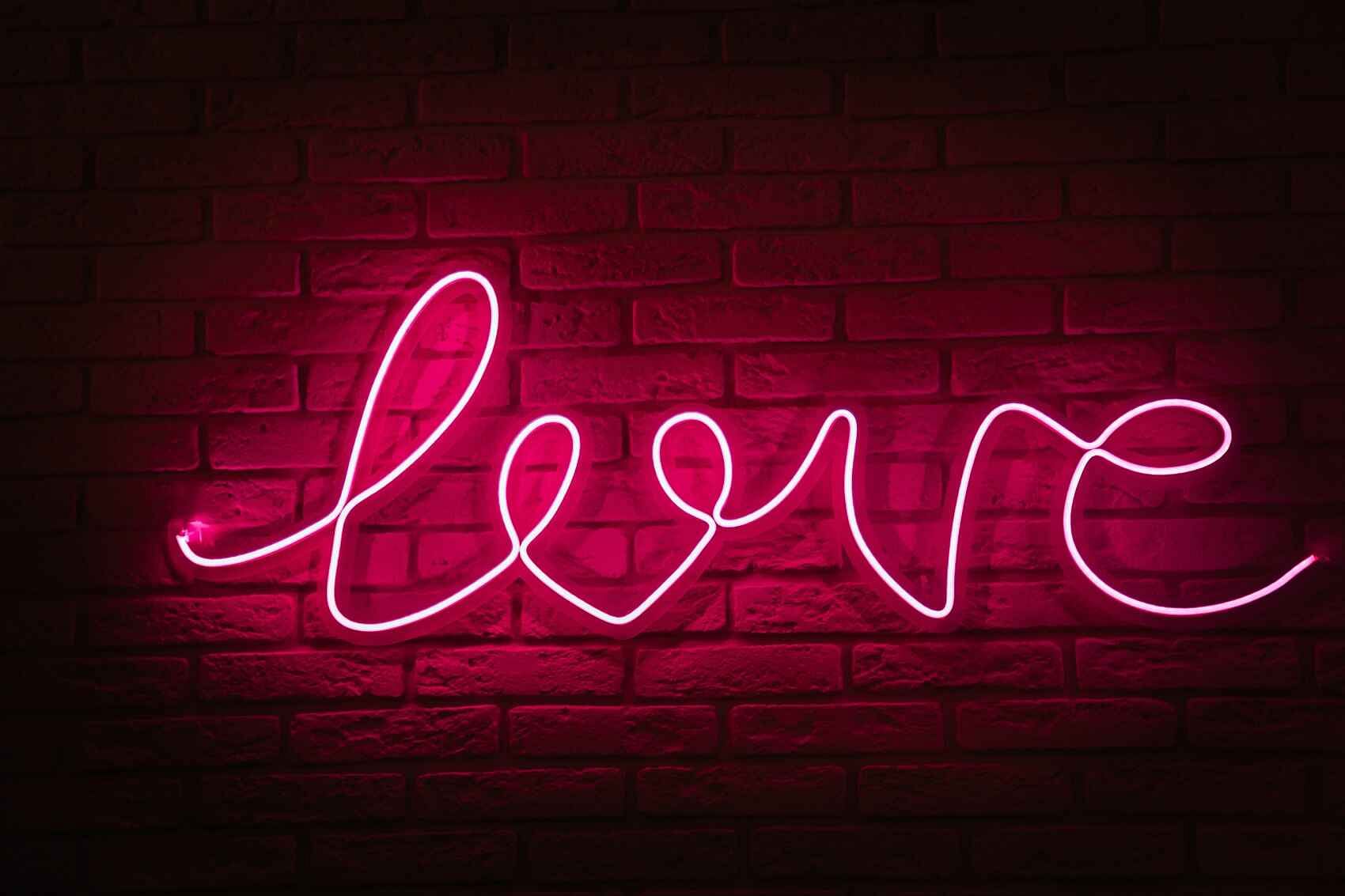 Entice the Brides-To-Be With A Neon Signs for Wedding